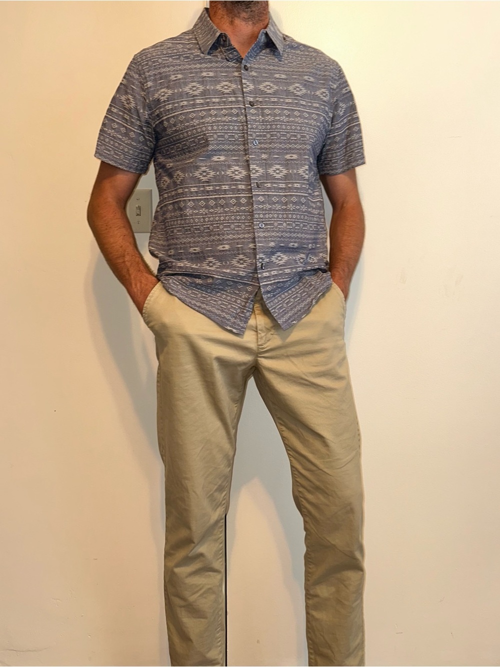 Casual Short-Sleeve Button-Down Shirt in Blue Pattern